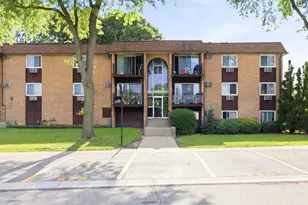 1080 Knoll Ln, Hoffman Estates, IL 60169 - Photo 1