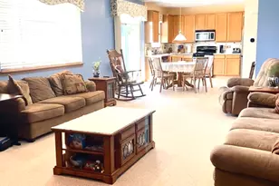 1056 Deertrail Ct, Antioch, IL 60002 - Photo 7