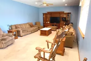 1056 Deertrail Ct, Antioch, IL 60002 - Photo 9