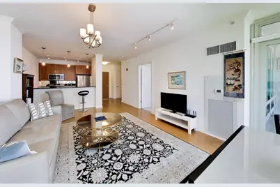 1570 Elmwood Avenue #909, Evanston, IL 60201 - Photo 5