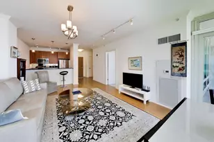 1570 Elmwood Ave, Evanston, IL 60201 - Photo 5