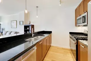 1570 Elmwood Ave, Evanston, IL 60201 - Photo 7