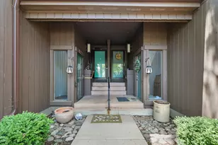 256 Thornhill Ln, Lake Barrington, IL 60010 - Photo 3