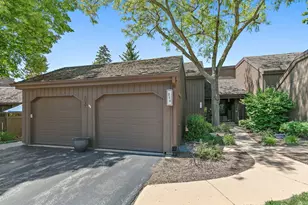 256 Thornhill Ln, Lake Barrington, IL 60010 - Photo 1