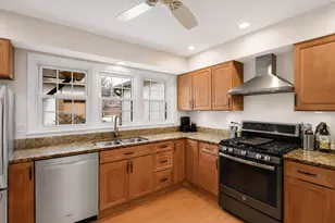 1150 Oakview Dr, Wheaton, IL 60187 - Photo 5