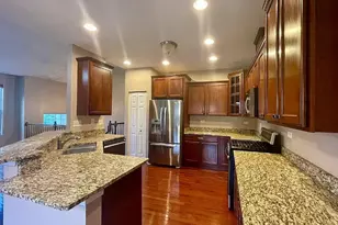 526 Grosvenor Ln, Aurora, IL 60504 - Photo 9