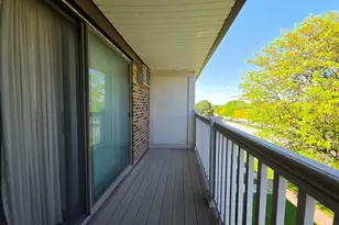 225 Gregory St, Aurora, IL 60504 - Photo 9