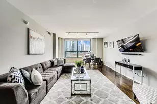 400 W Ontario St, Chicago, IL 60654 - Photo 3