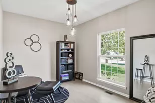 4809 Joyce Ln, McHenry, IL 60050 - Photo 3