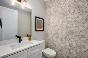 2153 W Fletcher St, Chicago, IL 60618 - Photo 35