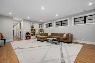 2153 W Fletcher St, Chicago, IL 60618 - Photo 31