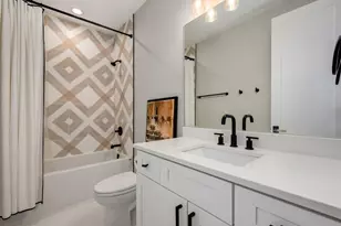 2153 W Fletcher St, Chicago, IL 60618 - Photo 37