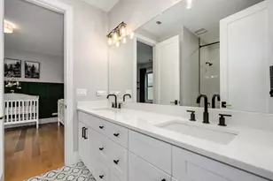 2153 W Fletcher St, Chicago, IL 60618 - Photo 21