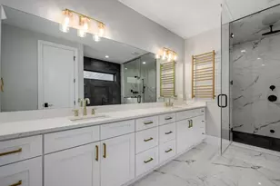2153 W Fletcher St, Chicago, IL 60618 - Photo 27