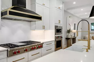 2153 W Fletcher St, Chicago, IL 60618 - Photo 11