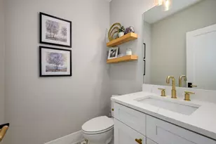 2153 W Fletcher St, Chicago, IL 60618 - Photo 19