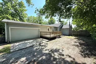 8400 S 84th Ct, Hickory Hills, IL 60457 - Photo 1
