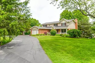 357 Roberts Rd, Inverness, IL 60010 - Photo 3