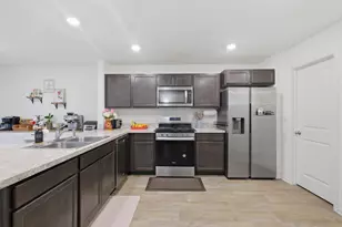 3837 Currant Ln, Elgin, IL 60124 - Photo 5