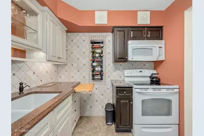 475 N Cass Avenue #105, Westmont, IL 60559 - Photo 5