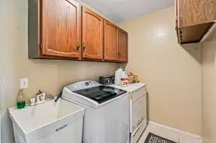 214 Carmelhead Ln, Schaumburg, IL 60193 - Photo 11