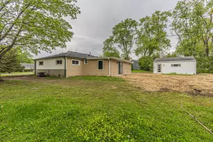 1055 N Bluebonnet Ln, Hoffman Estates, IL 60169 - Photo 25