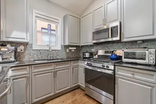 929 W George St, Chicago, IL 60657 - Photo 9