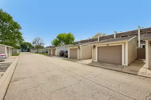 537 Pheasant Ct, Grayslake, IL 60030 - Photo 9