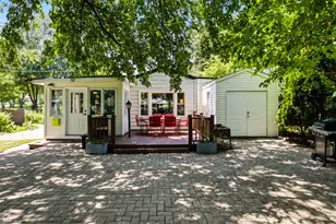 32 S Grant St, Westmont, IL 60559 - Photo 1