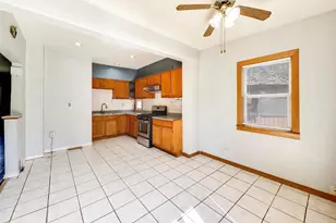 5207 N Lovejoy Ave, Chicago, IL 60630 - Photo 11