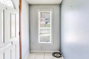5207 N Lovejoy Ave, Chicago, IL 60630 - Photo 3