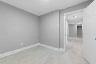 7732 S Phillips Ave, Chicago, IL 60649 - Photo 23
