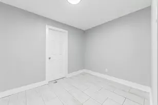 7732 S Phillips Ave, Chicago, IL 60649 - Photo 17