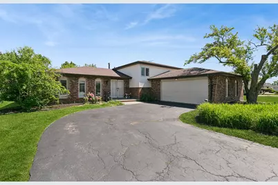 726 E 194th Street, Glenwood, IL 60425 - Photo 1