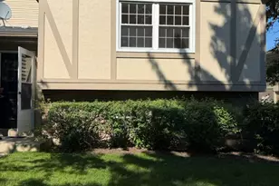 136 Brookwood Ct, Vernon Hills, IL 60061 - Photo 1
