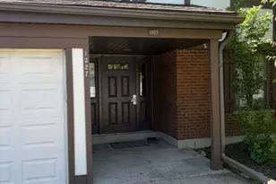 1327 Williamsburg Dr, Schaumburg, IL 60193 - Photo 1