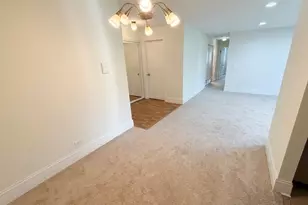 1327 Williamsburg Dr, Schaumburg, IL 60193 - Photo 5