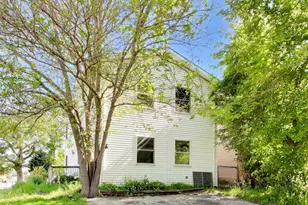 26371 N Diamond Lake Rd, Mundelein, IL 60060 - Photo 3