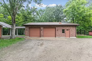 414 Gilliland Rd, Walnut Hill, IL 62893 - Photo 5