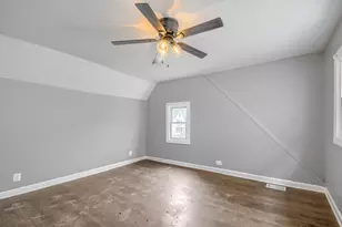12025 S Prairie Ave, Chicago, IL 60628 - Photo 11