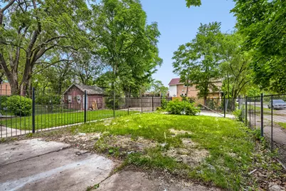 12025 S Prairie Avenue, Chicago, IL 60628 - Photo 27
