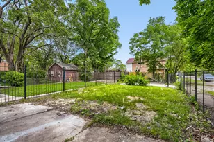 12025 S Prairie Ave, Chicago, IL 60628 - Photo 27
