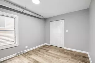 12025 S Prairie Ave, Chicago, IL 60628 - Photo 17