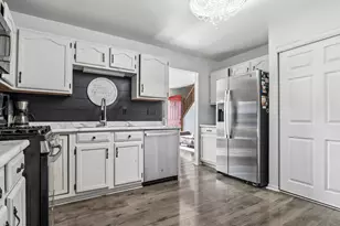 1050 Grenada Dr, Aurora, IL 60506 - Photo 7