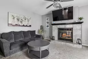 1050 Grenada Dr, Aurora, IL 60506 - Photo 9