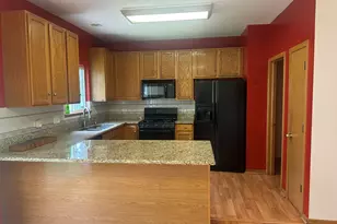 211 Monarch Dr, Streamwood, IL 60107 - Photo 7