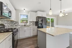 850 Gerald Ave, South Elgin, IL 60177 - Photo 11