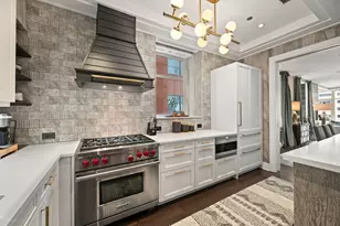 118 E Erie St, Chicago, IL 60611 - Photo 11