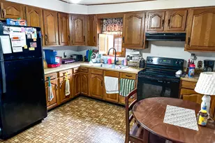 102 E Grove St, Streator, IL 61364 - Photo 5