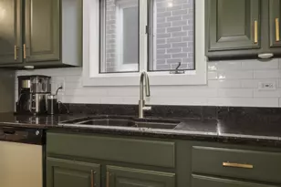 1333 N Bosworth Ave, Chicago, IL 60642 - Photo 15